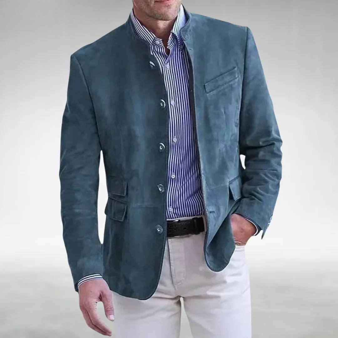 Lightweight jacket for men in blue, front view of the tailored fit