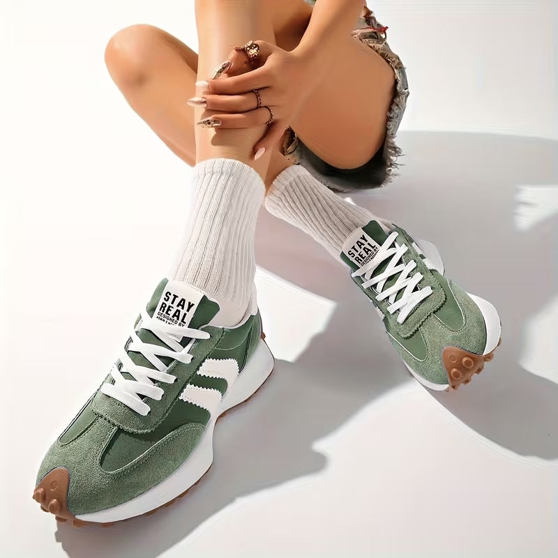 Women's platform sneaker — detail of the fabric and stitching