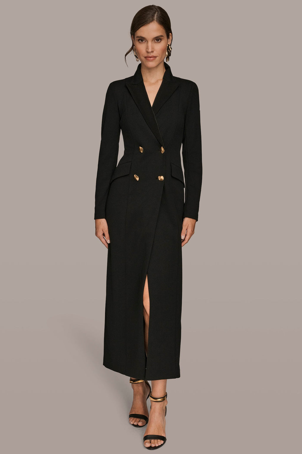 Black double-breasted maxi dress, detail of the button fastening