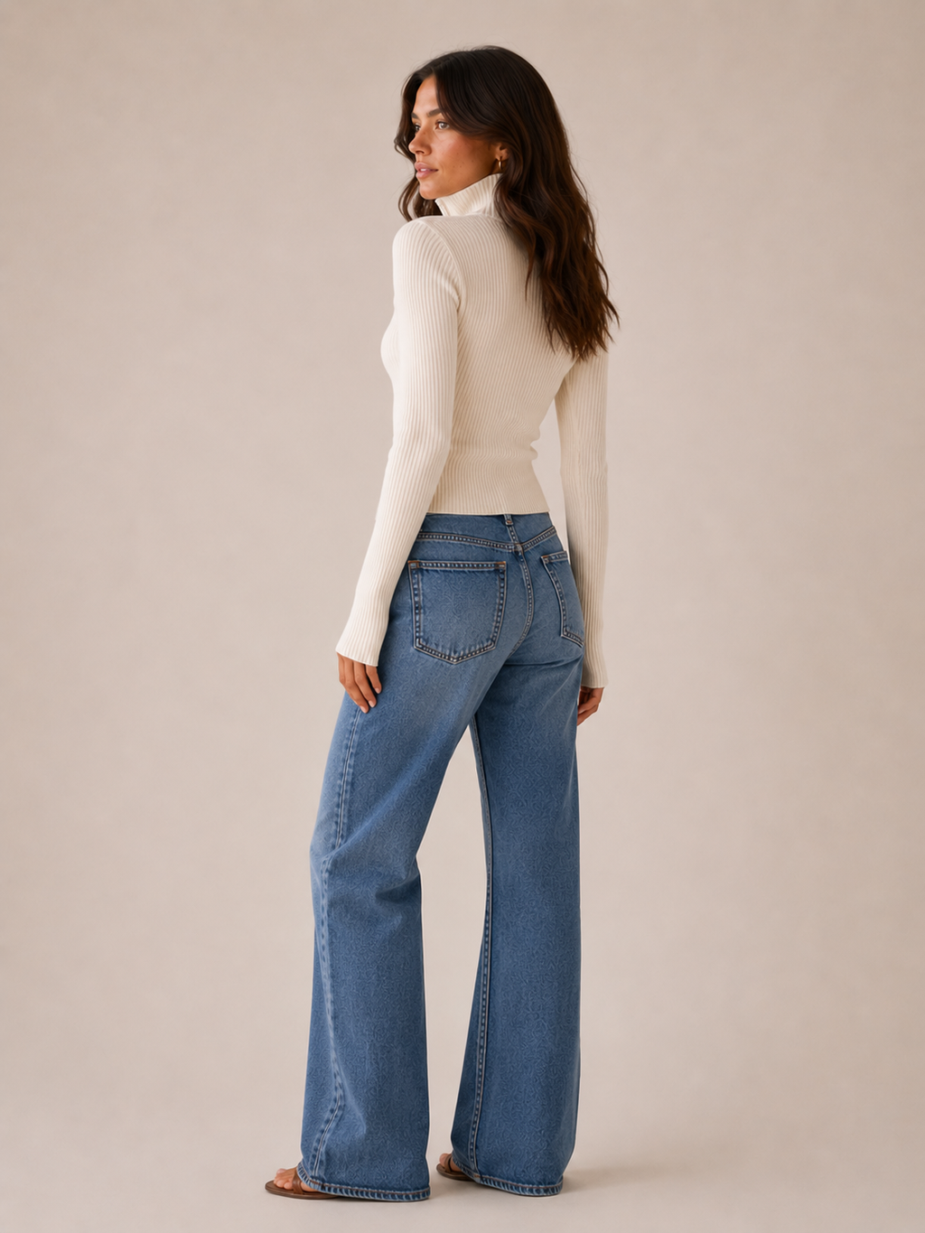 Close view of the rib knit and the two-way zip pull