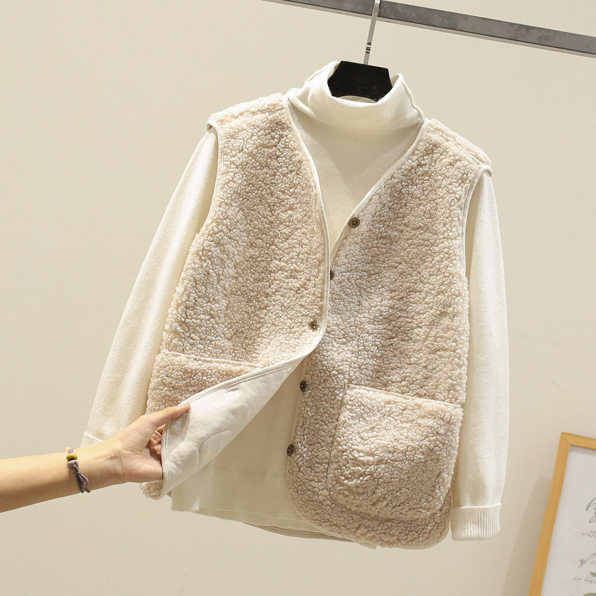 Additional photo of the Men's Sweater Vest (sweaters), view 1