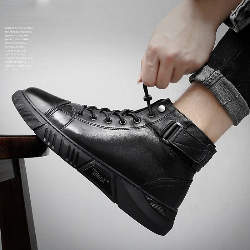 Men's black leather walking shoe with arch support, studio photo 2 of 8