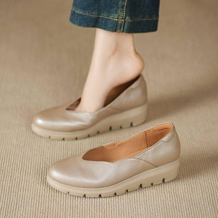 Genuine leather ballet flats for women in brown, pair shown from the side