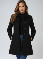 Wool coat for women, detail of the structured turn down collar and smooth lining
