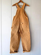 Close up of the adjustable strap buckle on the overalls