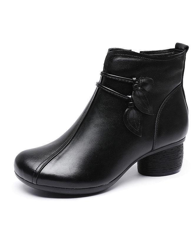 Chunky heel boots for women, close-up of the 1.96 inch block heel and rubber sole