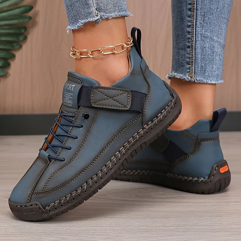 The women's wide-fit orthopedic sneaker in Dark Blue
