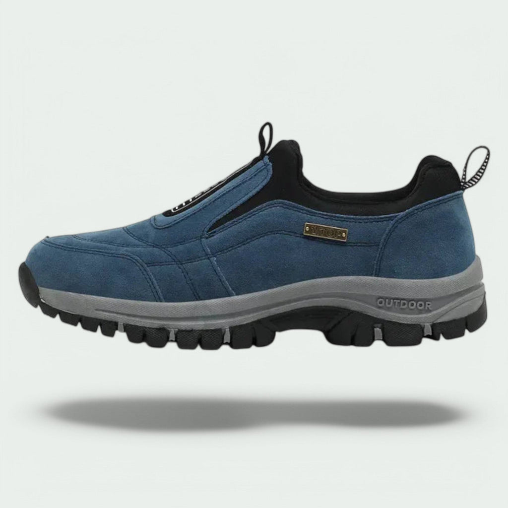 Slip on sneakers for men, close-up of the padded collar
