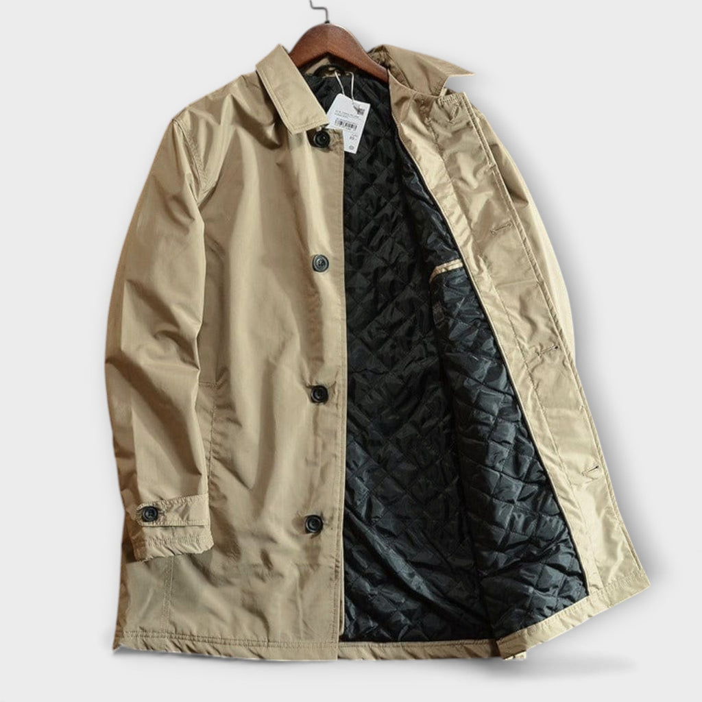 Men's winter coat, detail of the weather-resistant shell fabric and zip